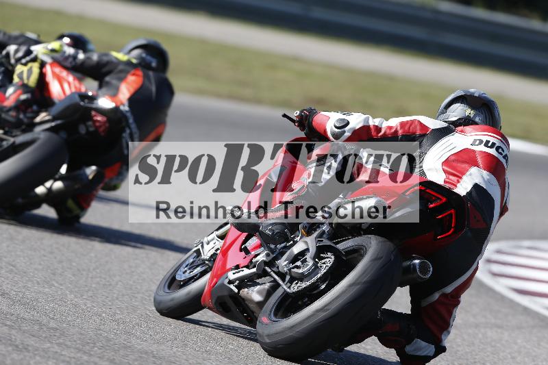 /Archiv-2025/49 26.08.2025 Cornu Master School ADR/rot-rouge/27